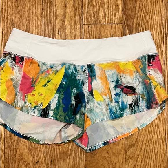 Lululemon Speed Up Low-Rise Lined Short 2.5" in No Limits White Multi / White - Picture 6 of 12